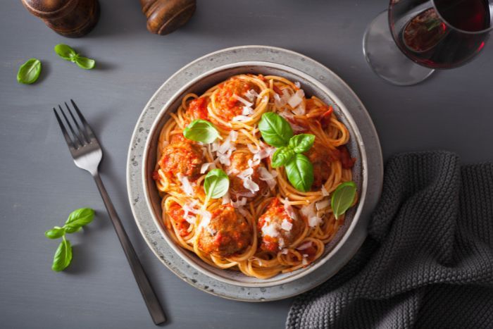 Wine and pasta dishes