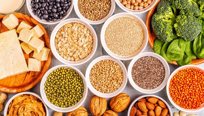 Table with various vegan ingredients: cereals, dried fruits, vegetables...