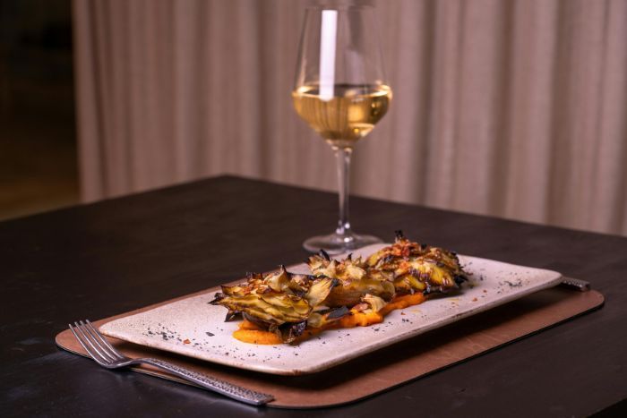 Wine and vegan dishes